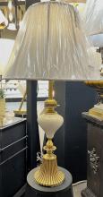  IV-IV - Vintage Ivory Lamp